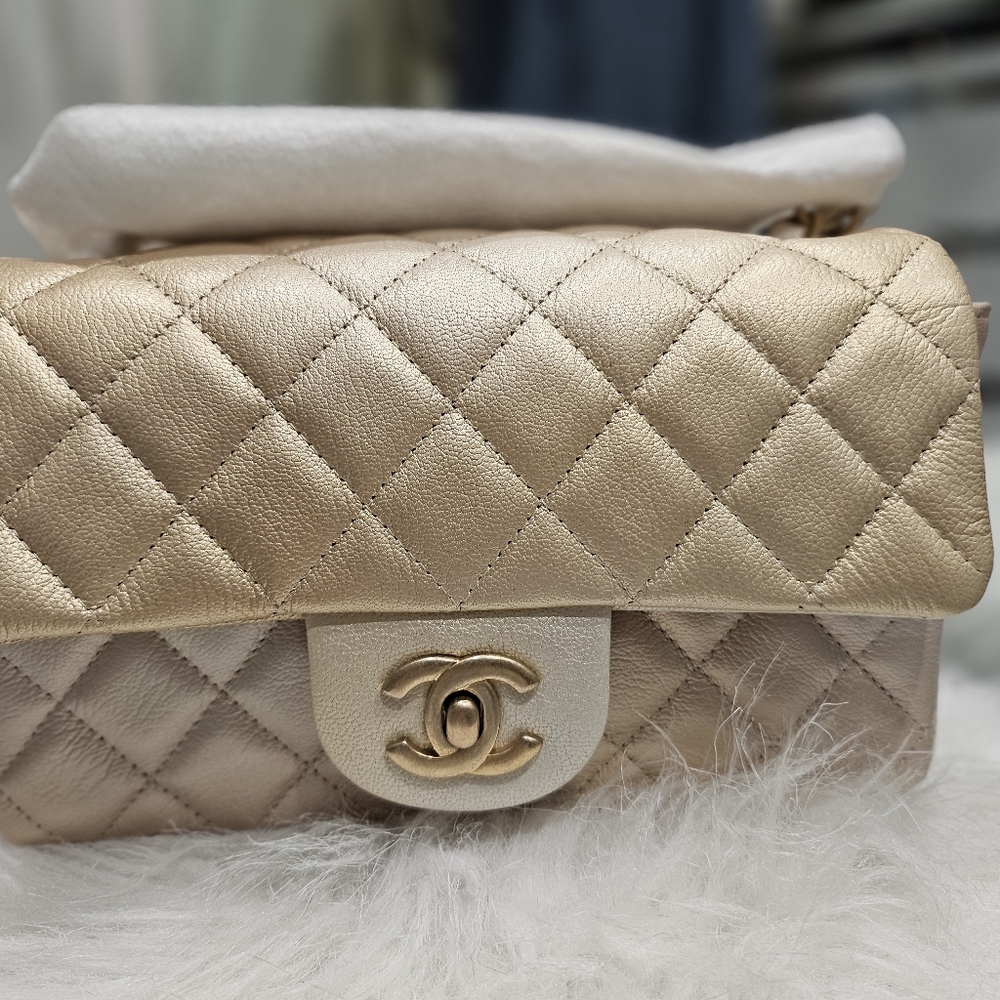 22c Chanel mini flap bag Quilted ombre Gold Handbag gold hardware